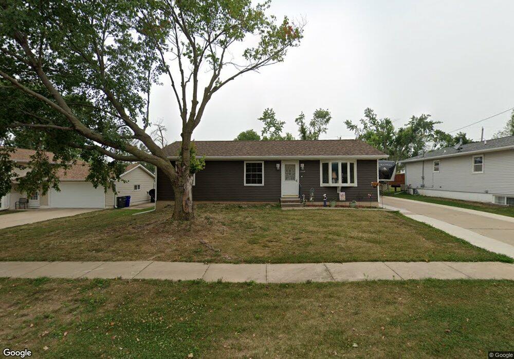 2324 25th St SW, Cedar Rapids, IA 52404 - photo 1