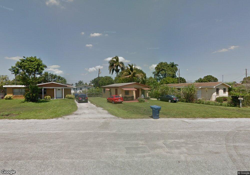 688 SW 8th St, Belle Glade, FL 33430 - photo 1