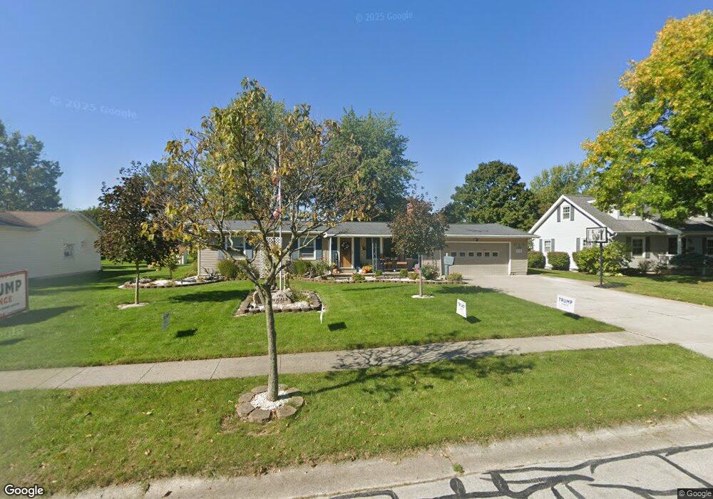 707 N Blackhoof St, Wapakoneta, OH 45895 - photo 1