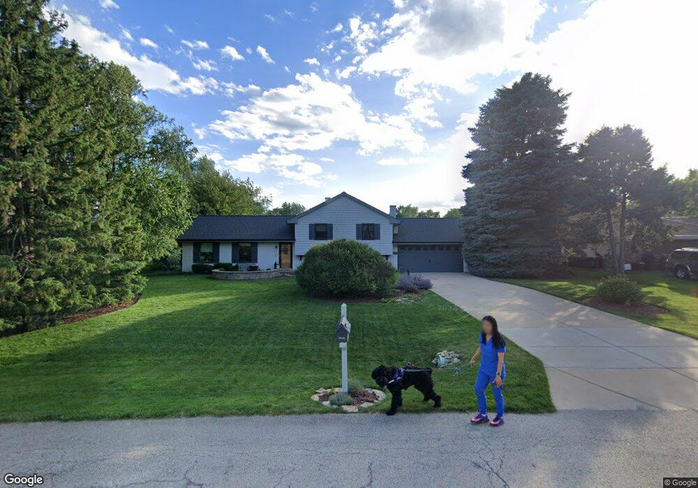 11S560 Walter Ln, Naperville, IL 60564 - photo 1