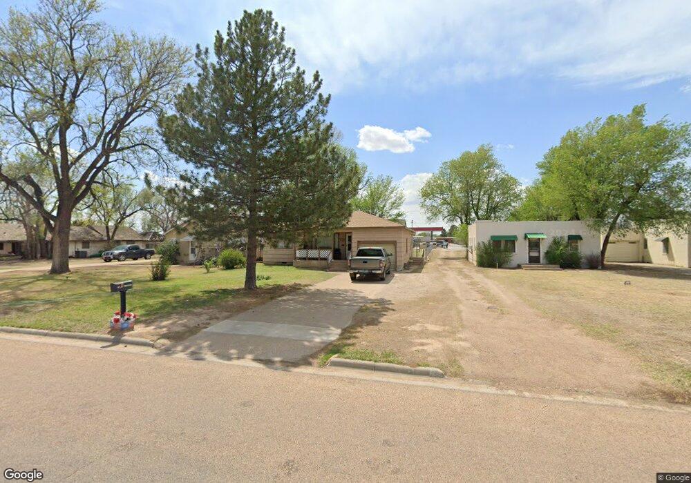 1033 S Monroe St, Hugoton, KS 67951 - photo 1