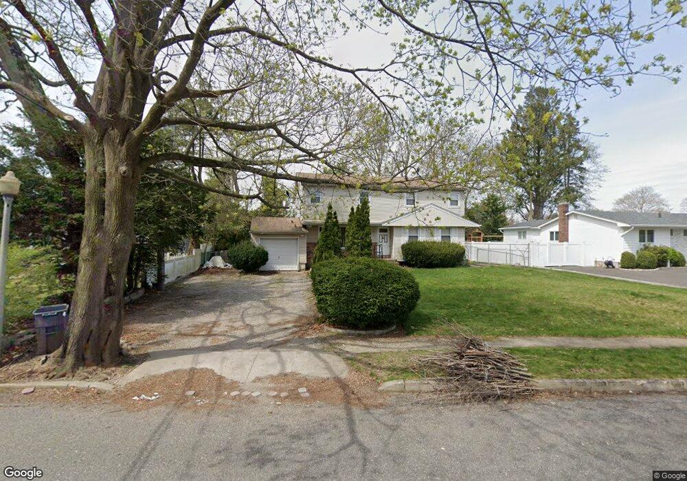 54 Ruth Blvd, ComMacK, NY 11725 - photo 1