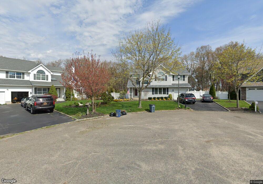 7 Cameron Ct, ComMacK, NY 11725 - photo 1