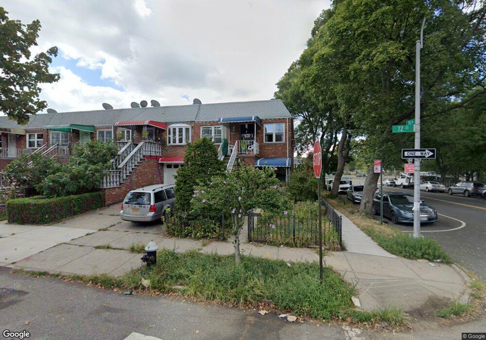 252-01 72 St unit 172A, Bellerose, NY 11426 - photo 1