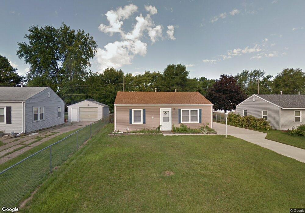 7304 Kelling St, Davenport, IA 52806 - photo 1