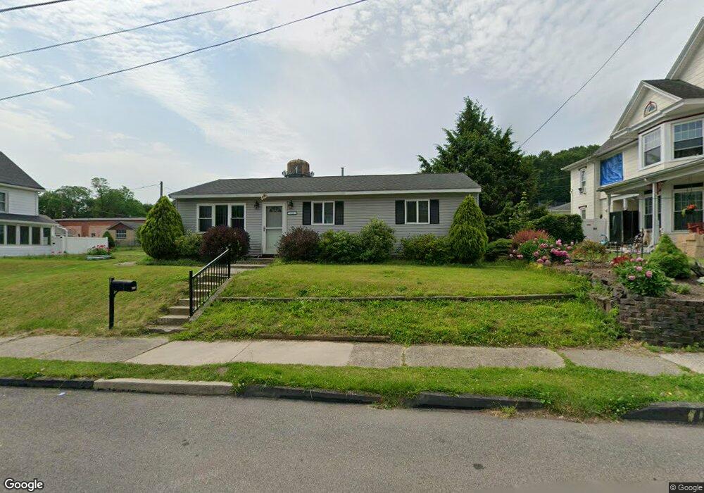 416 E Washington St, Slatington, PA 18080 - photo 1