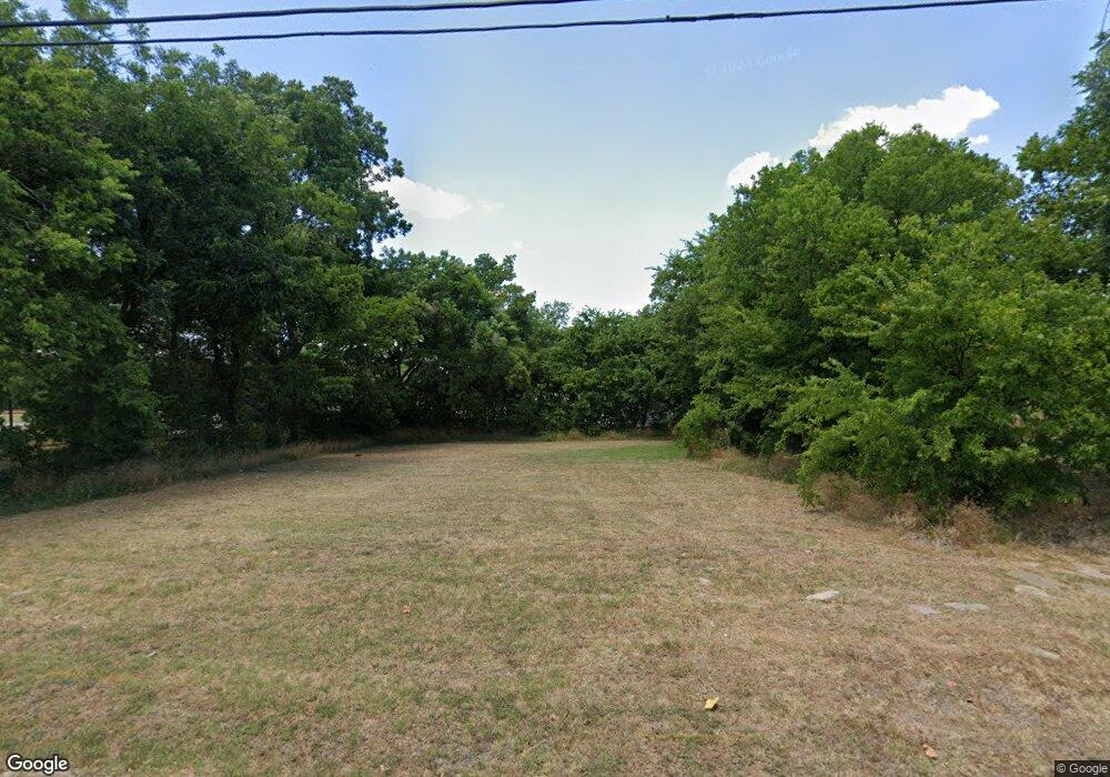 911 Throckmorton St, Gainesville, TX 76240 - photo 1