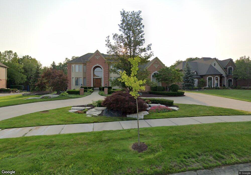 4911 Adams Pointe Ct, Troy, MI 48098 - photo 1