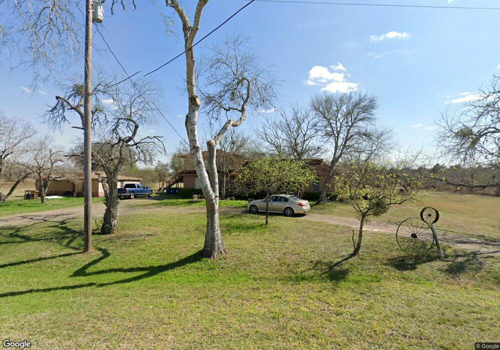 1524 E Kennedy St, Beeville, TX 78102 - photo 1