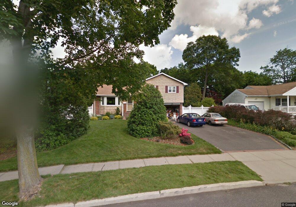 3 Starlight Dr, ComMacK, NY 11725 - photo 1