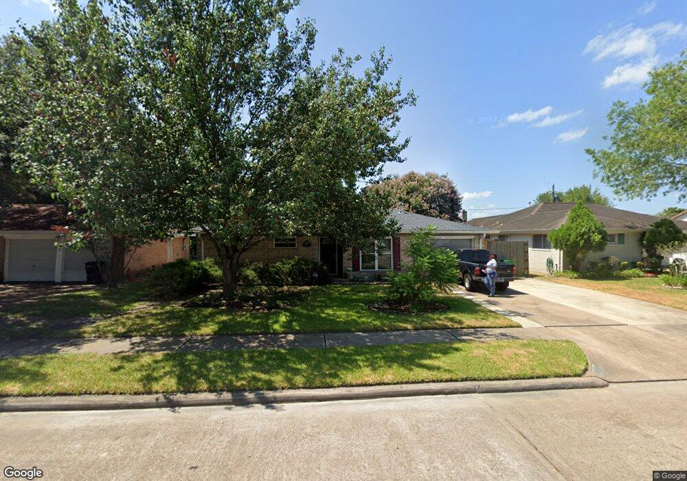 1031 Twin Falls Rd, Houston, TX 77088 - photo 1