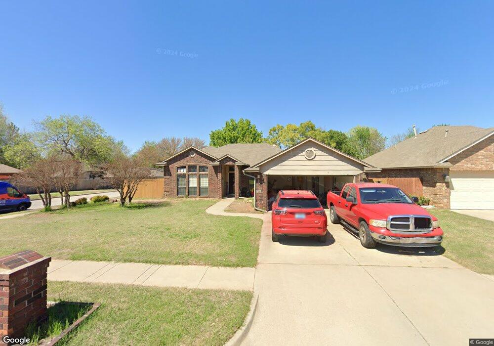 601 Gyrfalcon Dr, Norman, OK 73072 - photo 1
