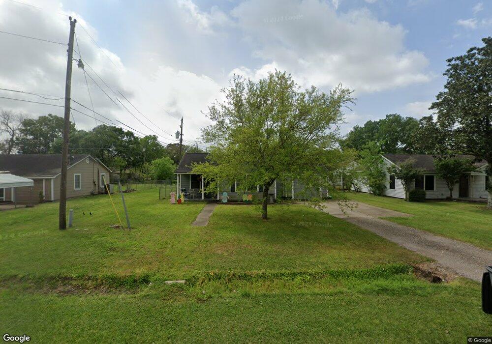 3204 10th St, Bay City, TX 77414 - photo 1