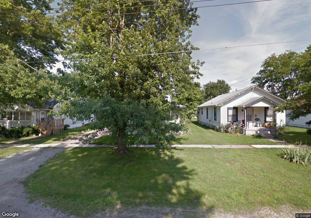 1208 N 10th St, Mattoon, IL 61938 - photo 1