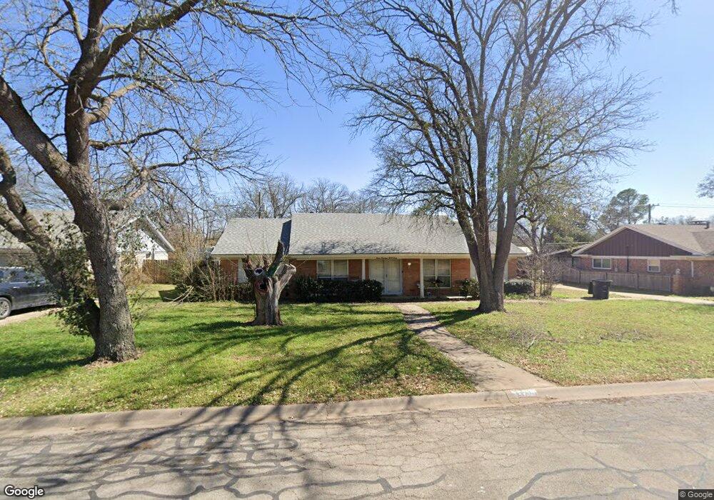 1233 Crestwood Dr, Cleburne, TX 76033 - photo 1