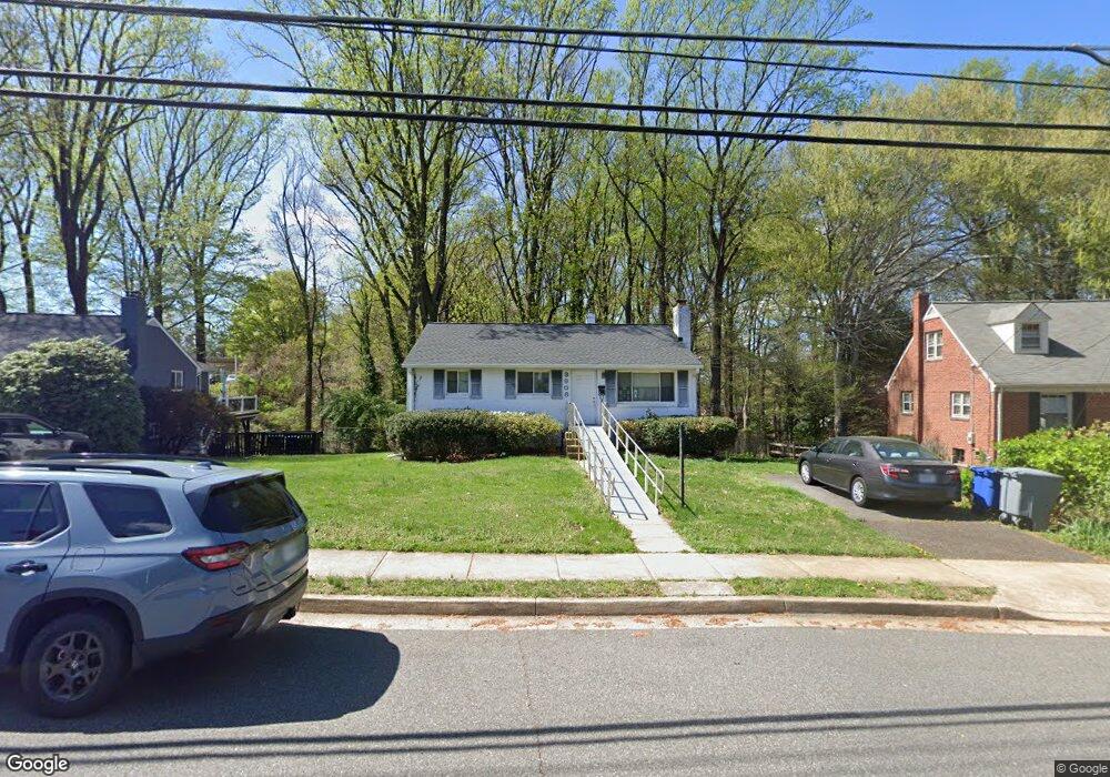 3906 Whispering Ln, Falls Church, VA 22041 - photo 1