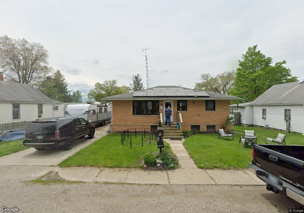 525 Williamette Ave, Lincoln, IL 62656 - photo 1