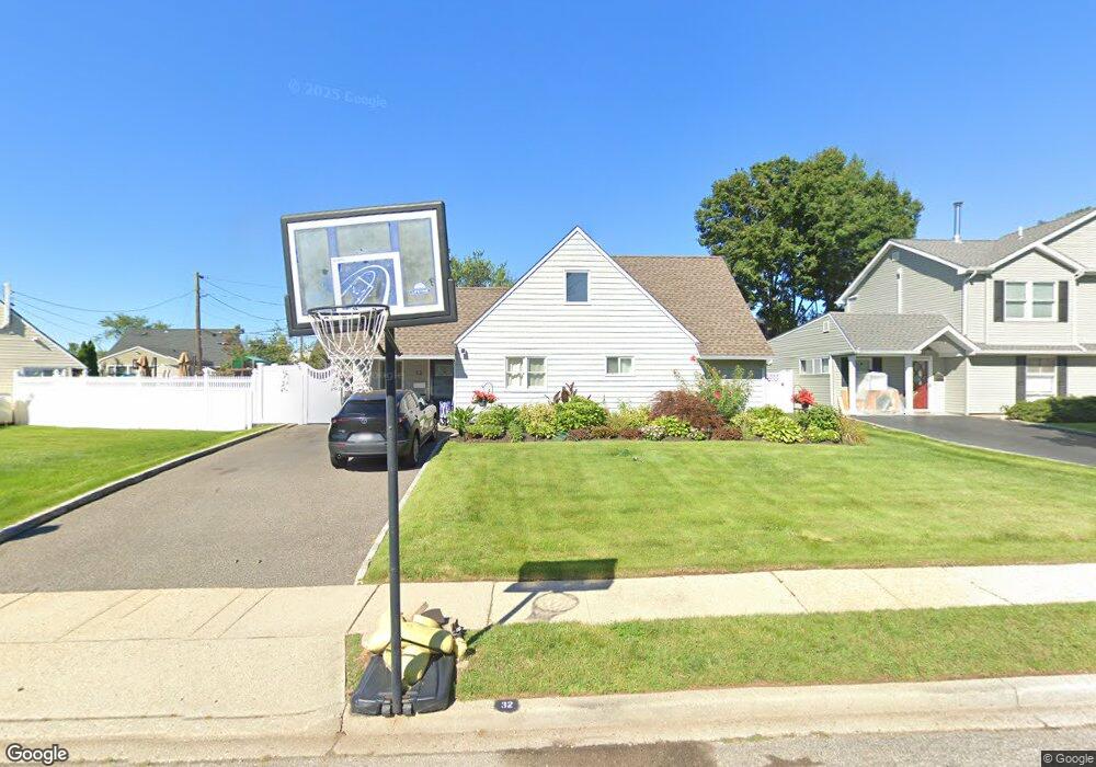 32 Springtime Ln E, Levittown, NY 11756 - photo 1