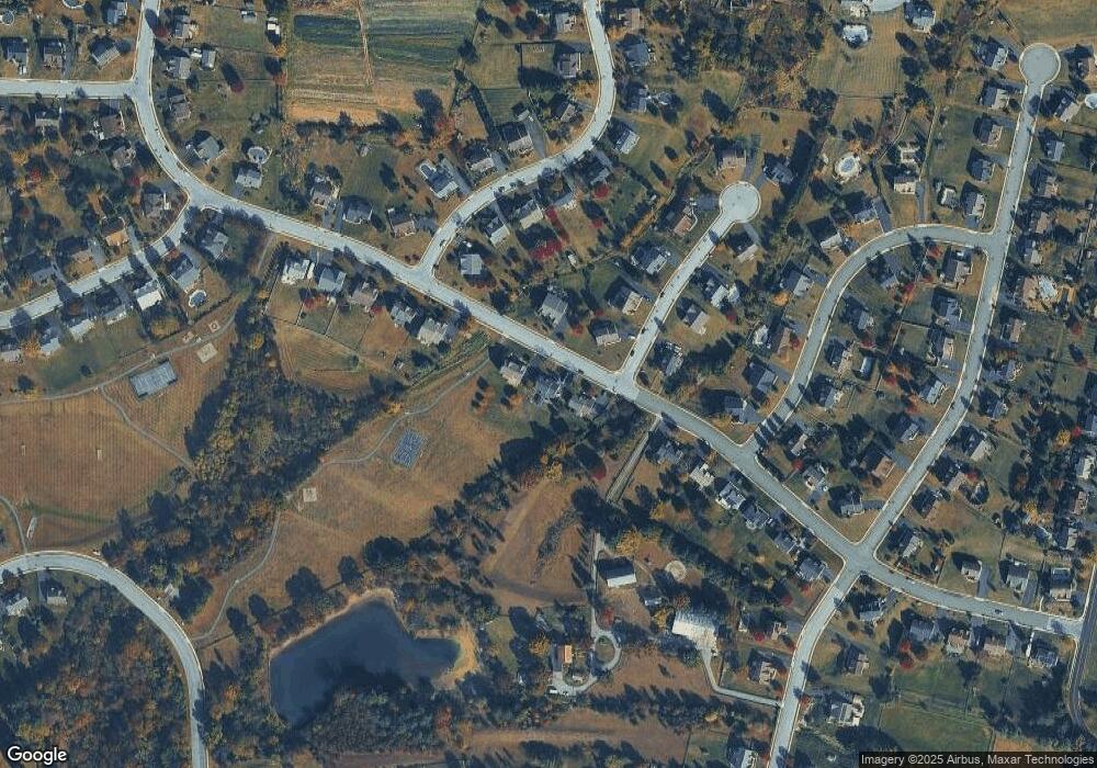 406 Farmingdale Dr, Douglassville, PA 19518 - photo 1