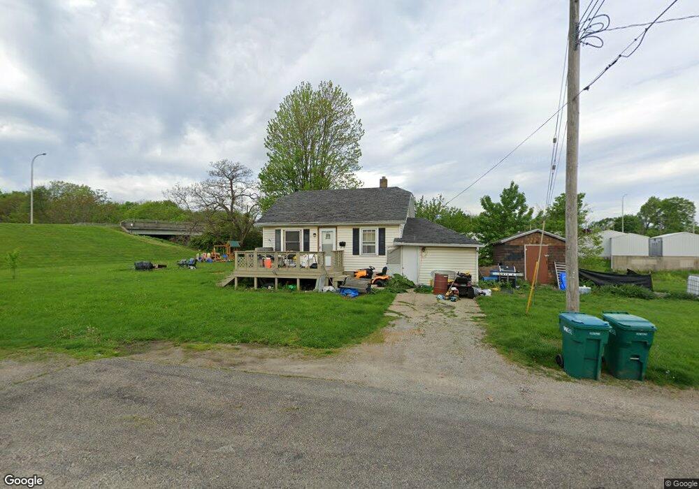 709 N 15th St, Mattoon, IL 61938 - photo 1