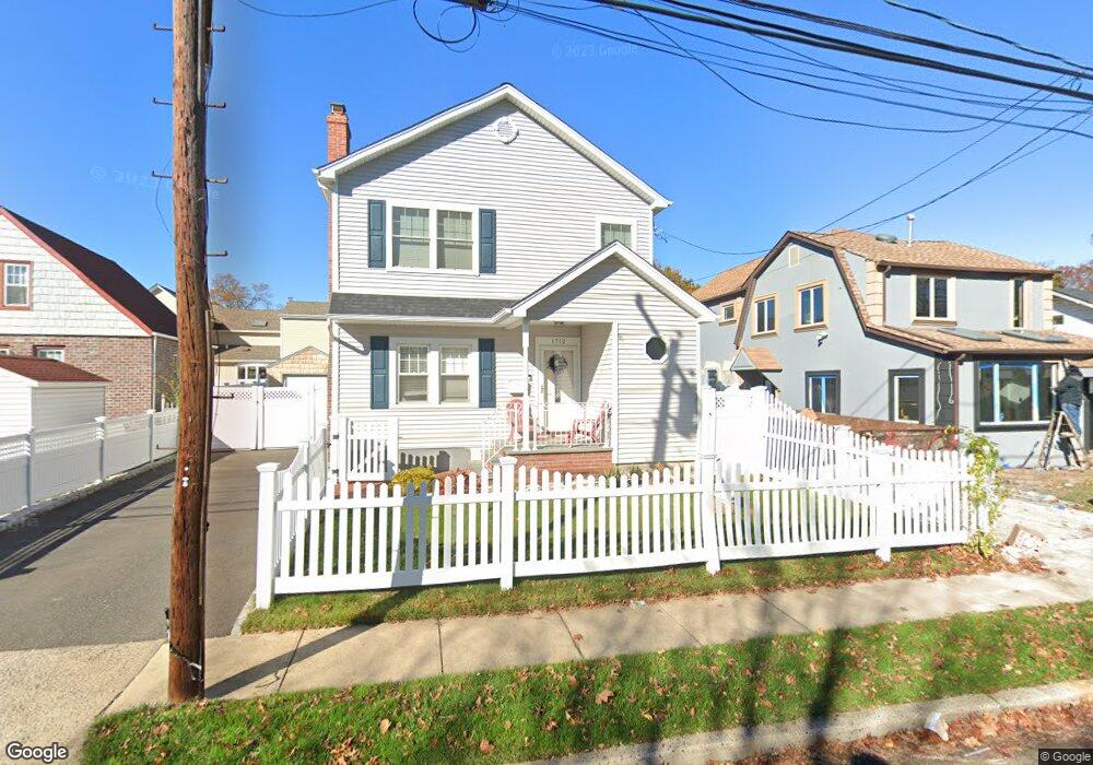 1712 Slocum St, Hewlett, NY 11557 - photo 1