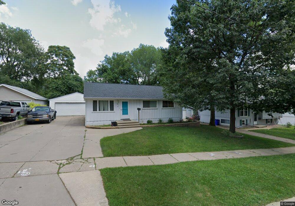 1031 Cheyenne Rd NW, Cedar Rapids, IA 52405 - photo 1
