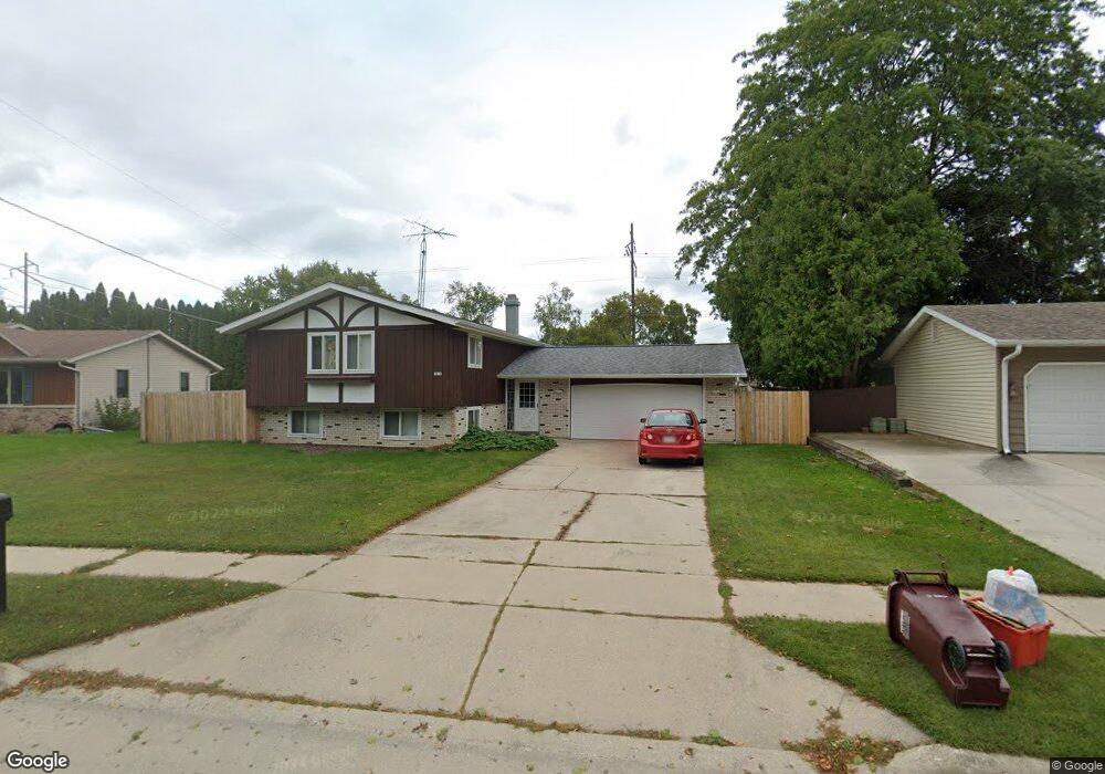 1815 Markham St, Manitowoc, WI 54220 - photo 1