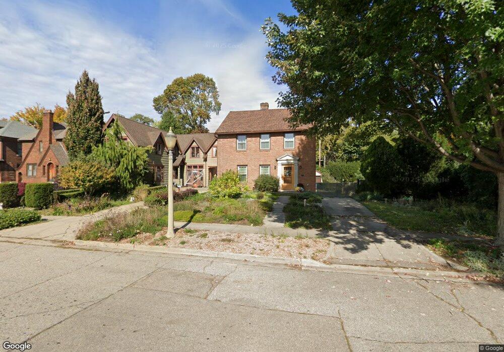 726 Sparrow Ave, Lansing, MI 48910 - photo 1