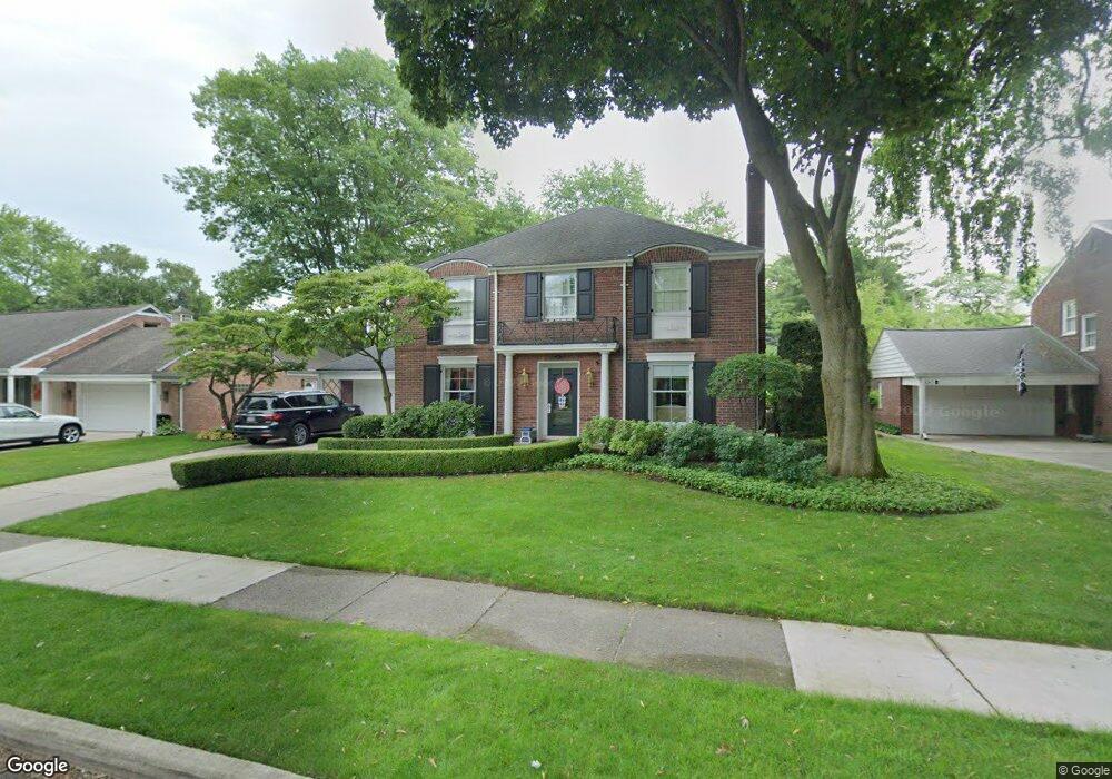 11 Radnor Cir, Grosse Pointe Farms, MI 48236 - photo 1