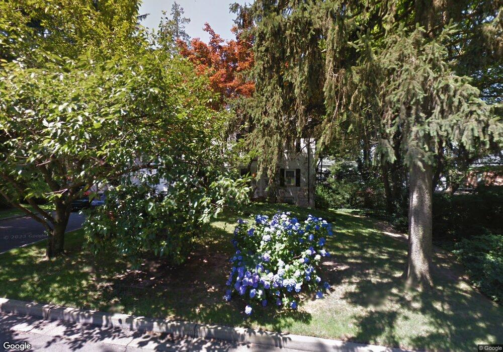 17 Foxcroft Rd, Manhasset, NY 11030 - photo 1