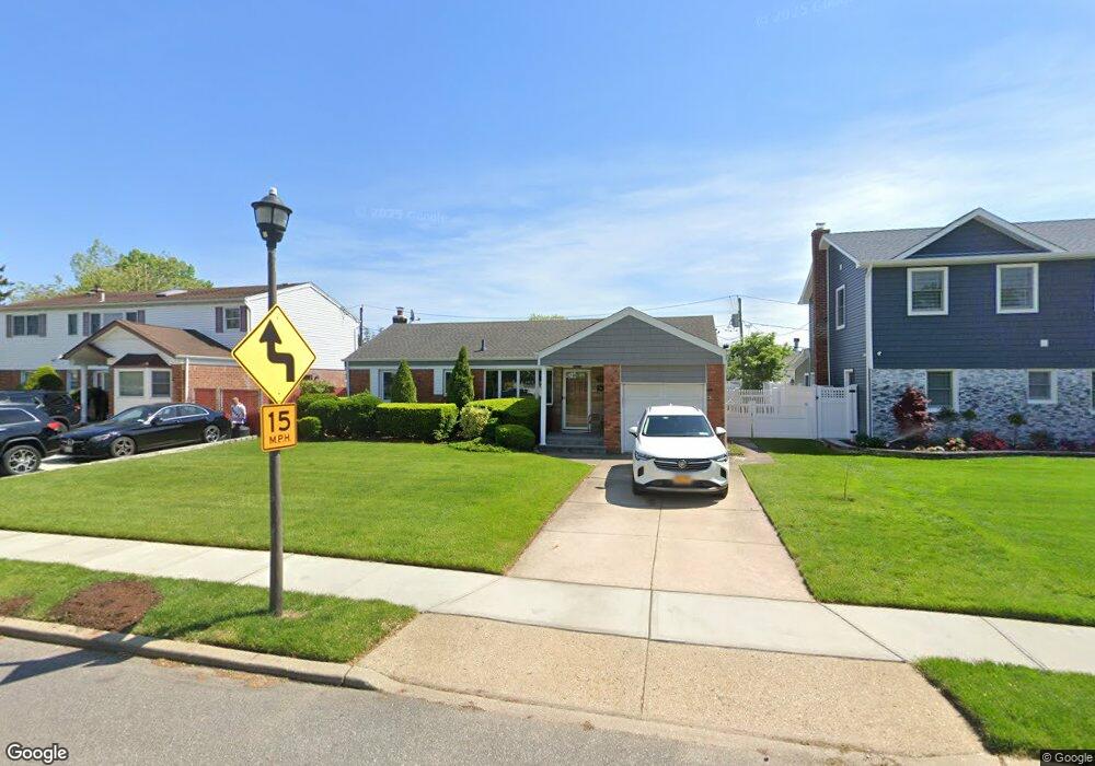 733 Willow Rd, Franklin Square, NY 11010 - photo 1