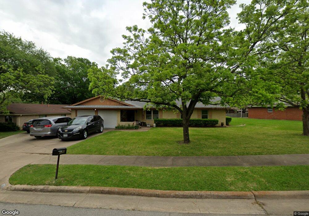 1302 Crestridge St, Ennis, TX 75119 - photo 1