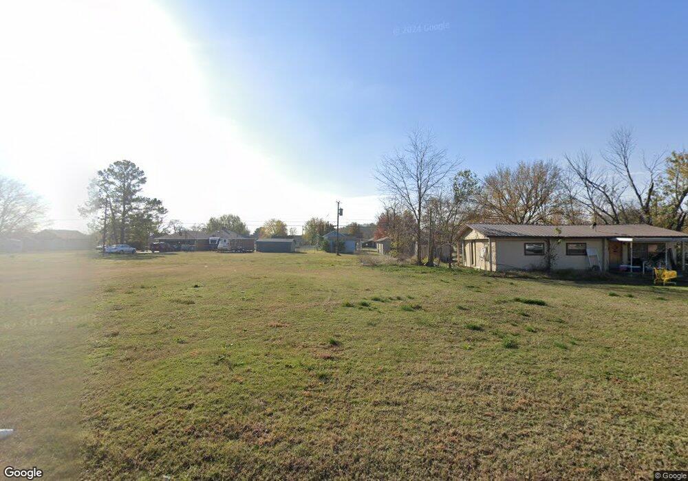 1305 W Division St, Henryetta, OK 74437 - photo 1