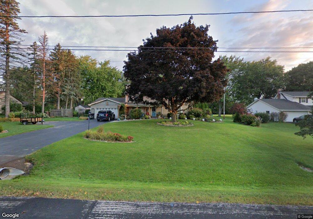 N80W15788 Rainbow Dr, Menomonee Falls, WI 53051 - photo 1