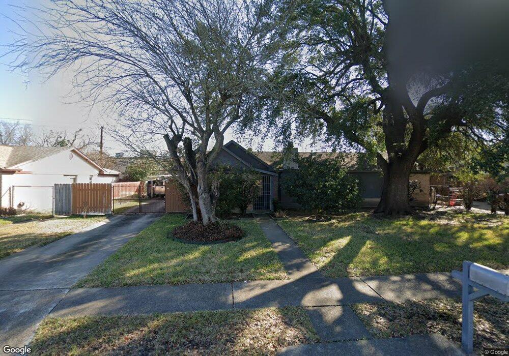 8806 Sunnywood Dr, Houston, TX 77088 - photo 1