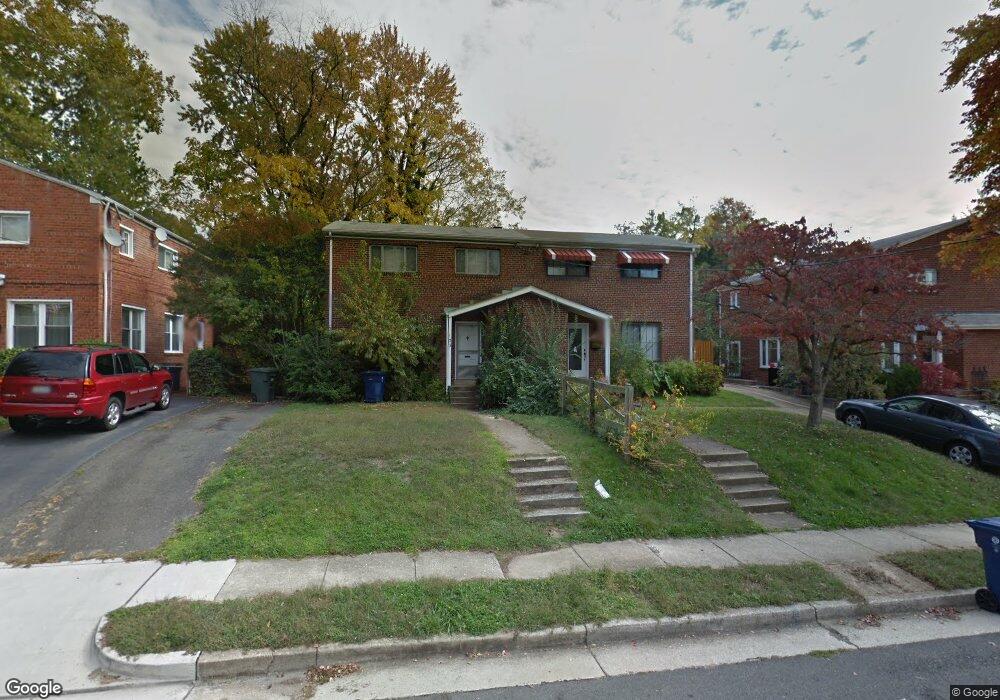 101 E Taylor Run Pkwy, Alexandria, VA 22314 - photo 1