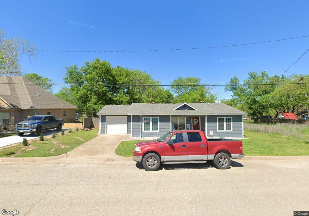 1108 W Ball St, Weatherford, TX 76086 - photo 1