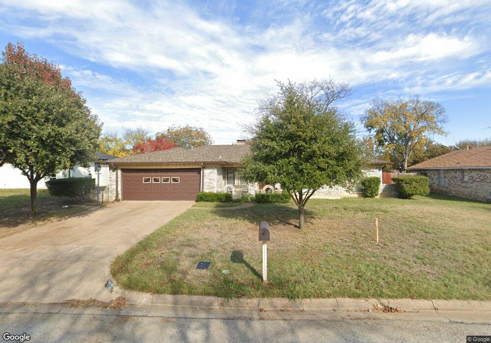 912 Warwick St, Bedford, TX 76022 - photo 1