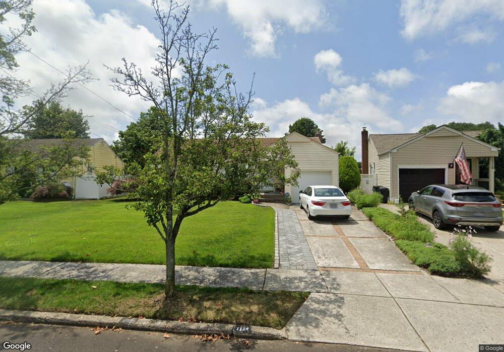 1124 Ott Ln, Merrick, NY 11566 - photo 1