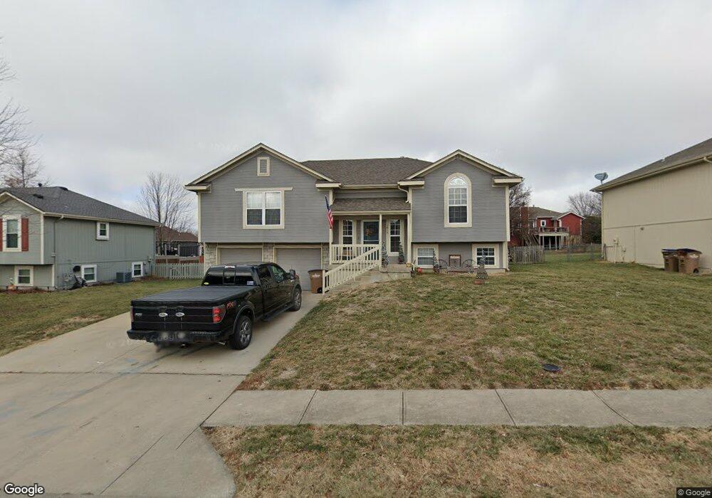 1610 Shelby Dr, Raymore, MO 64083 - photo 1