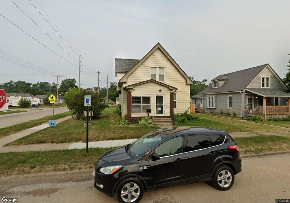 1302 10th St NW, Cedar Rapids, IA 52405 - photo 1