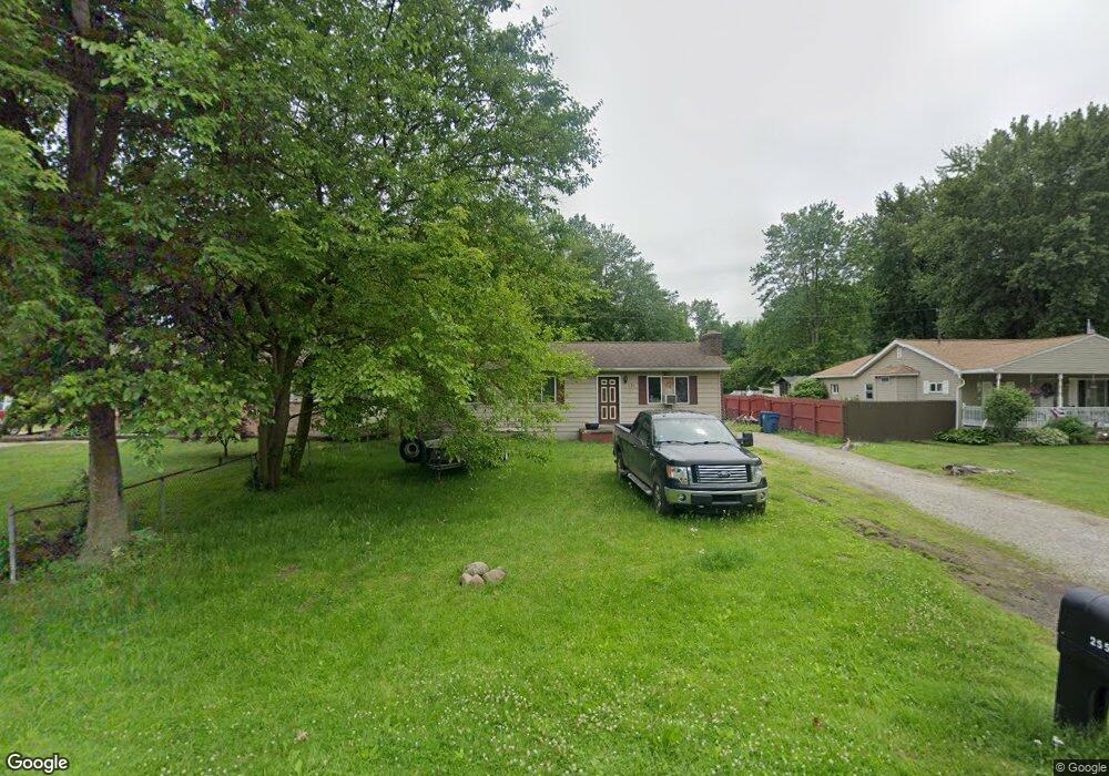 255 Center St, Carleton, MI 48117 - photo 1