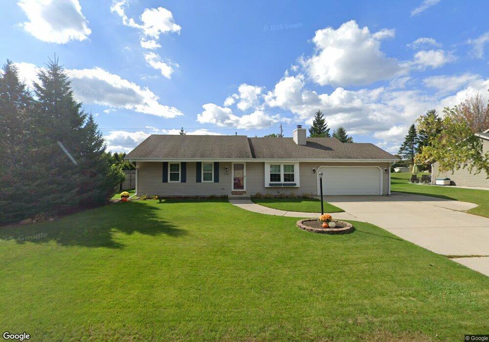 W171N10695 Aspen Ln, Germantown, WI 53022 - photo 1