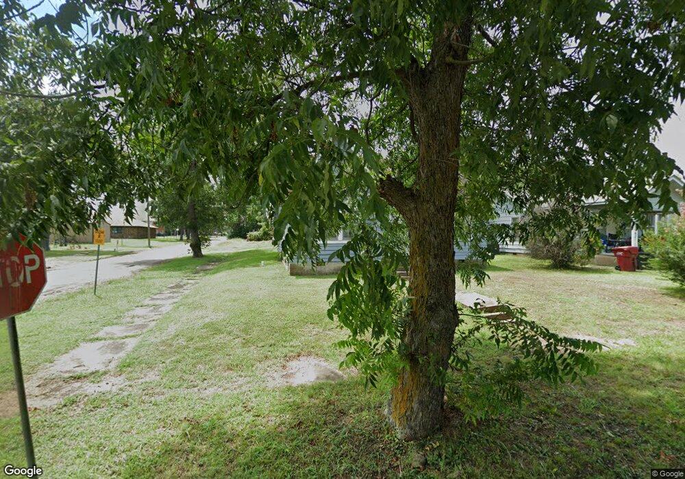 218 E Bluff St, Hugo, OK 74743 - photo 1