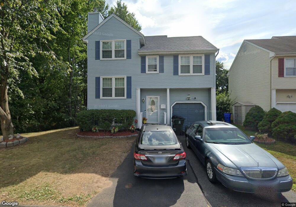 9 Nutmeg Ct, West Hartford, CT 06110 - photo 1