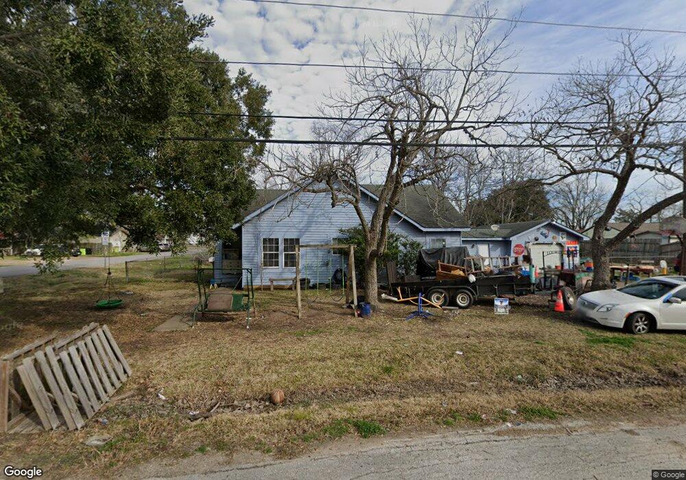 1901 Avenue D, Rosenberg, TX 77471 - photo 1