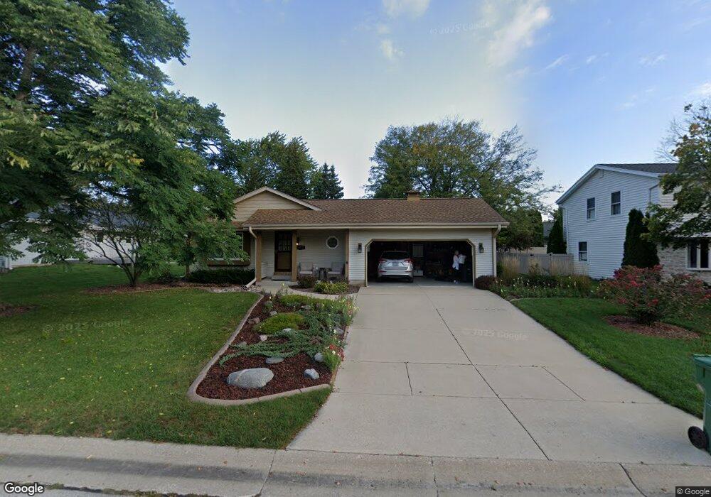 N77W15470 Crossway Dr, Menomonee Falls, WI 53051 - photo 1