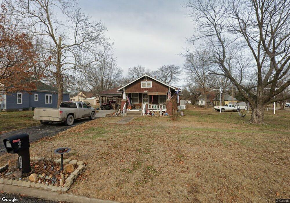 1611 Kennedy Ave, Parsons, KS 67357 - photo 1