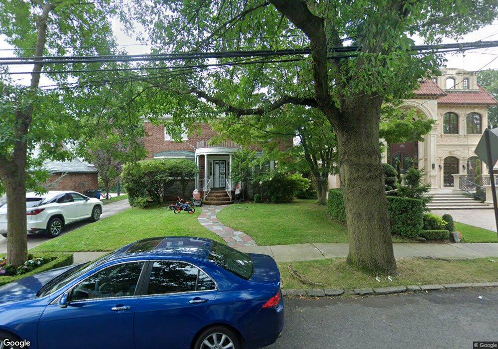 18714 Aberdeen Rd, Jamaica, NY 11432 - photo 1