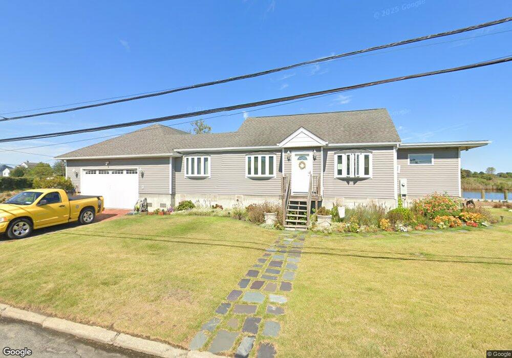 242 Verona Pkwy, Lindenhurst, NY 11757 - photo 1